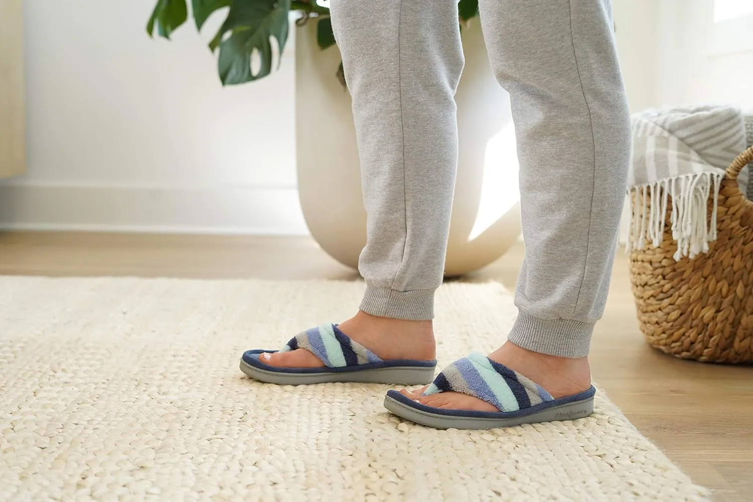 Dearfoams Women's Melanie Terry Thong Slipper