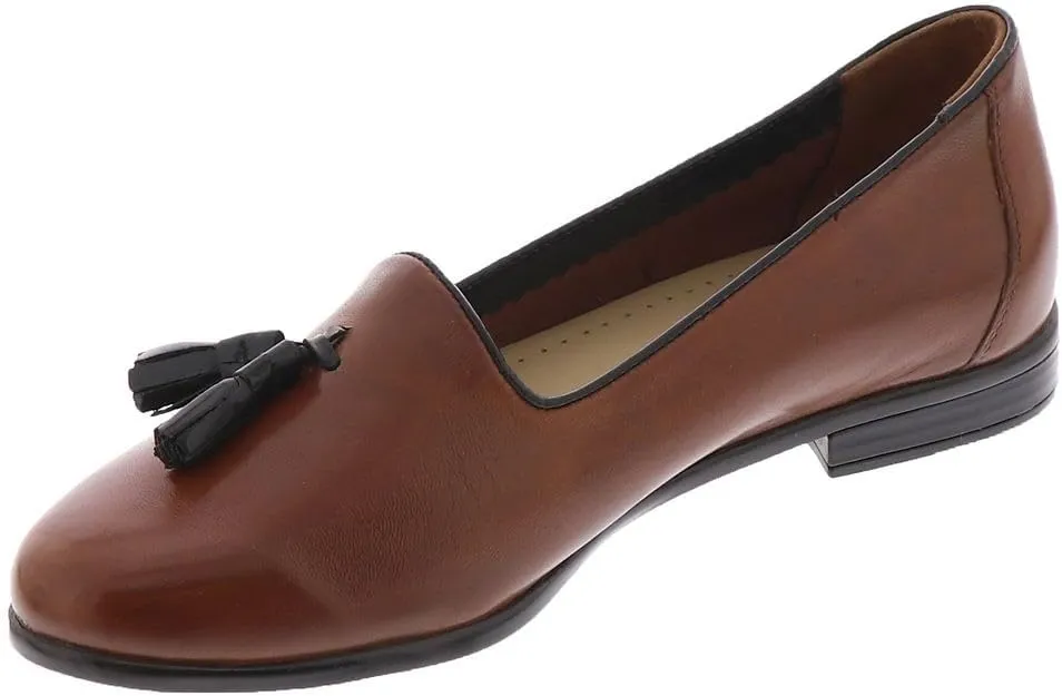 Trotters Women's Liz Tassel Loafer Flat